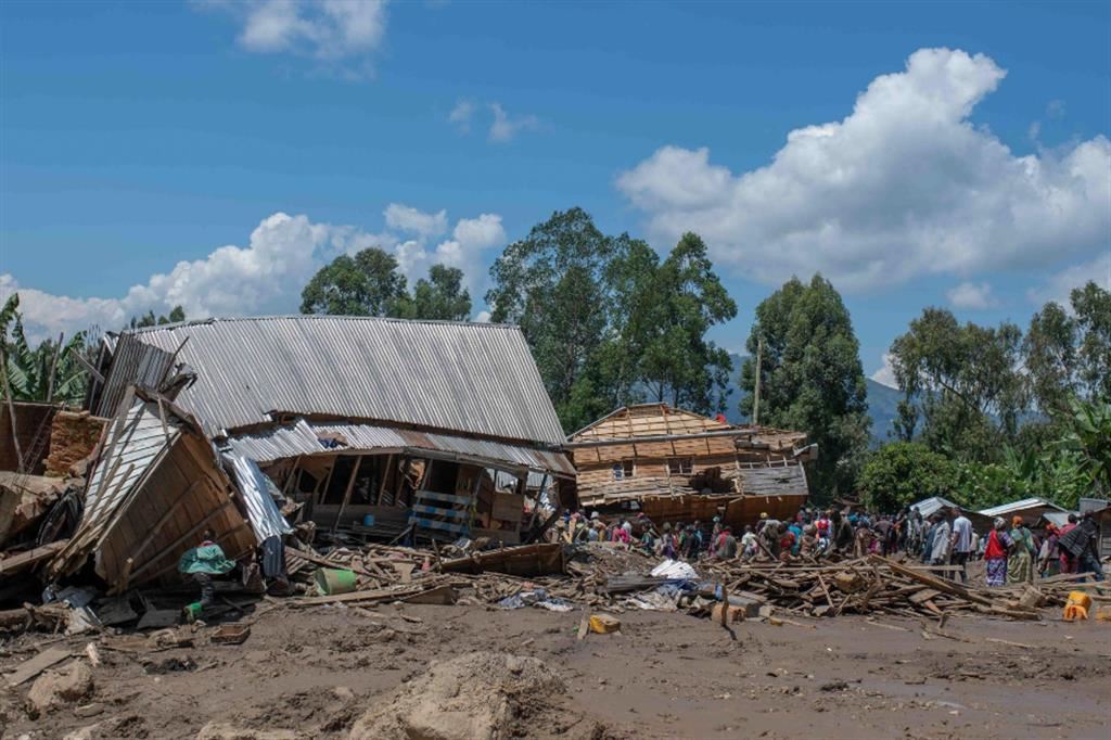 Case distrutte nel villaggio di Bushushu nella provincia del Sud Kivu, Repubblica democratica del Congo