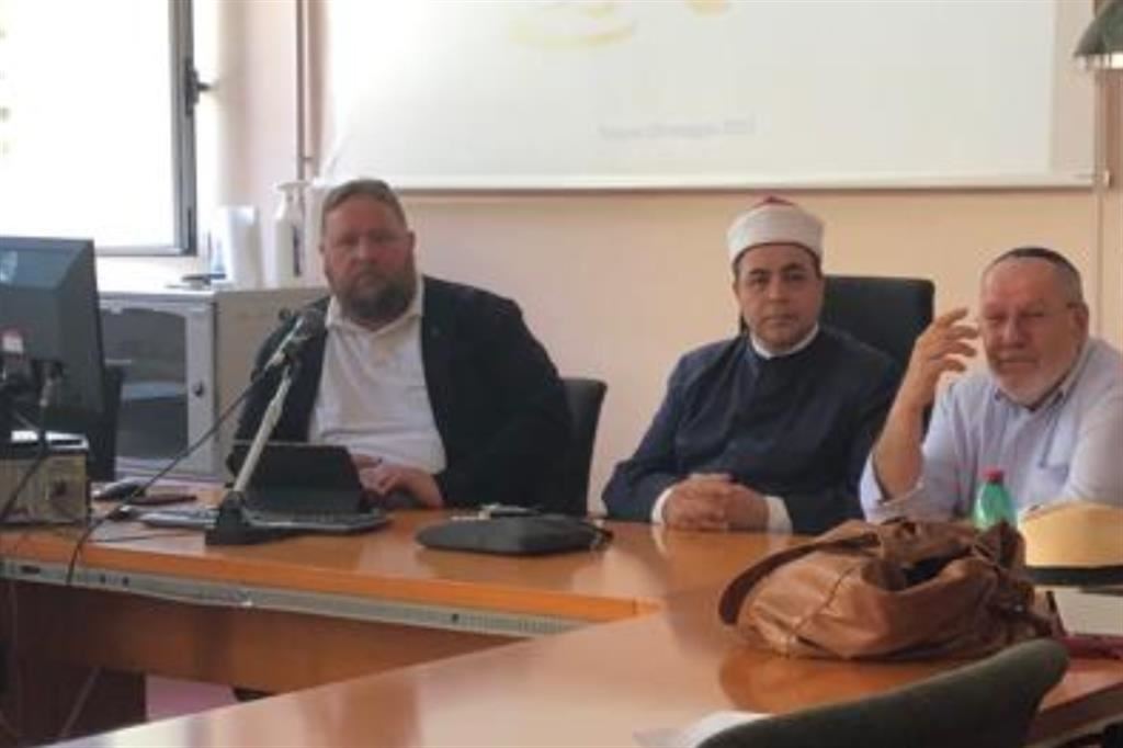 L'imam Nader Akkad, il rabbino Alexander Meloni e don Valerio Muschi