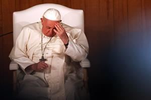 Il Papa: pregare con le “mani sporche” discutendo con Dio per affidarsi a Lui