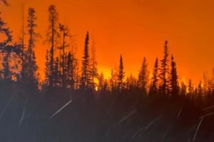 Canada, incendi nei Territori del Nord-Ovest. Decine di migliaia gli evacuati
