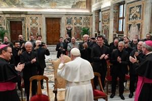 Papa Francesco ai preti: ai giovani testimoniate misericordia e intimità con Dio