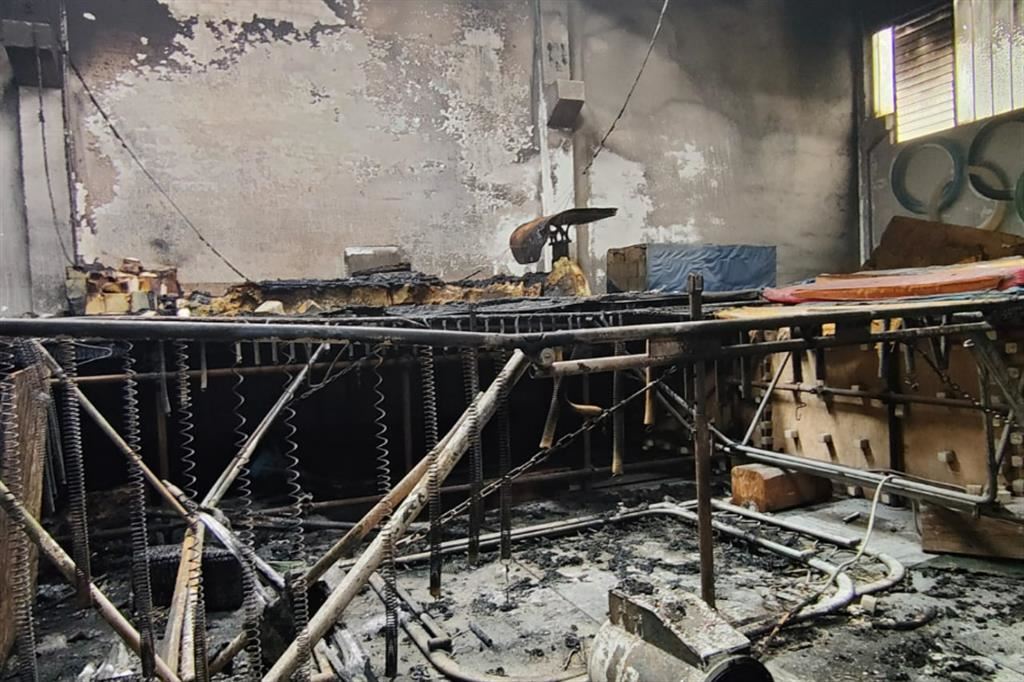 Una immagine del terribile incendio che ha distrutto la palestra della società di ginnastica artistica milanese di Serie A2 Futuregym 2000