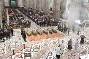 Nel Duomo semideserto i funerali dei sei anziani morti nel rogo della Rsa
