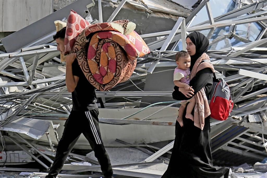 I palestinesi in fuga da Gaza