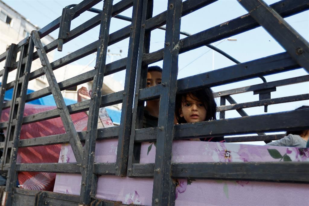 Bambini palestinesi sfollati da Gaza - Reuters