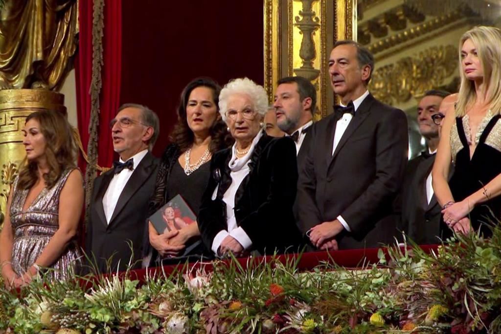 Liliana Segre al centro del Palco Reale alla prima del "Don Carlo" alla Scala