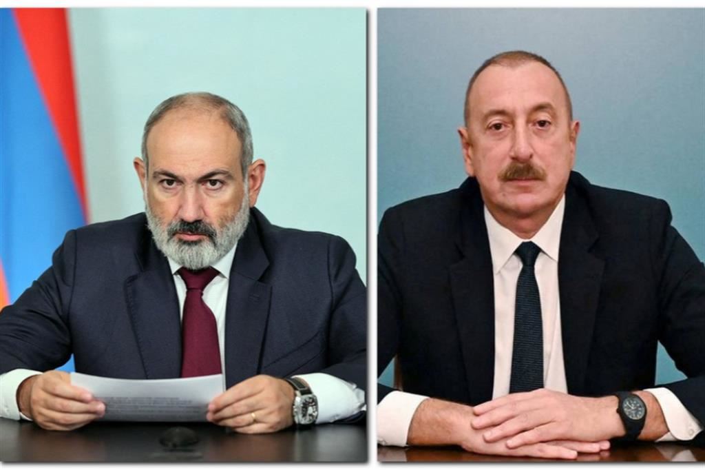 Il presidente armeno Nikol Pashinyan e, a destra, il presidente azero Ilham Aliyev
