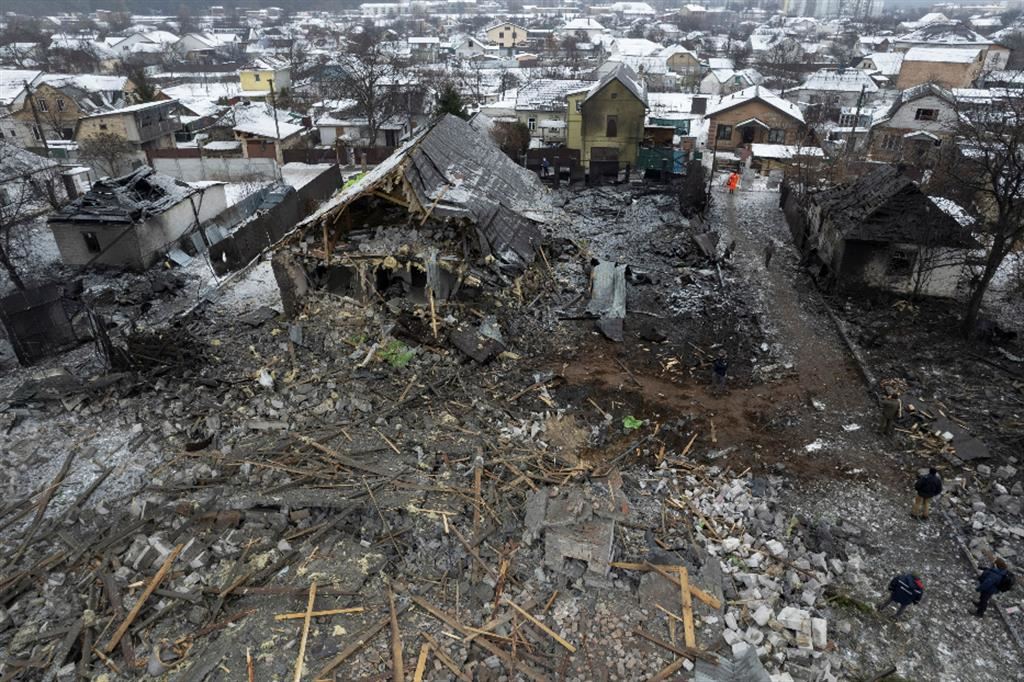 La devastazione provocata da un attacco russo a Kiev