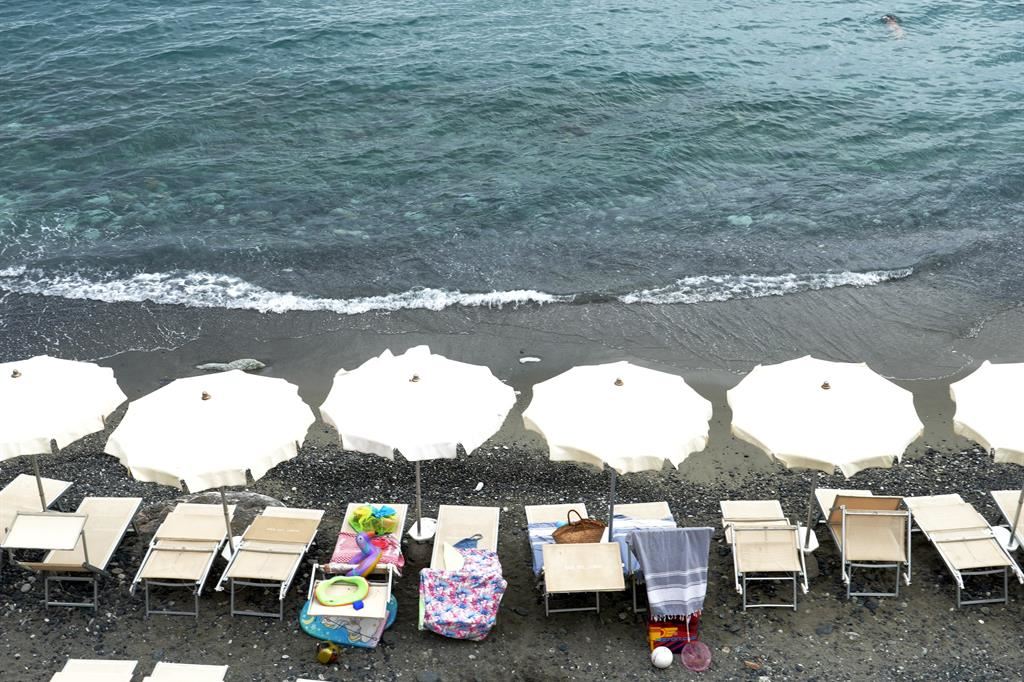 Spiagge semi-vuote a Varazze in Liguria