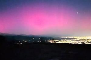 L'aurora boreale sulle Alpi: da cosa dipende (e perché è una rarità)