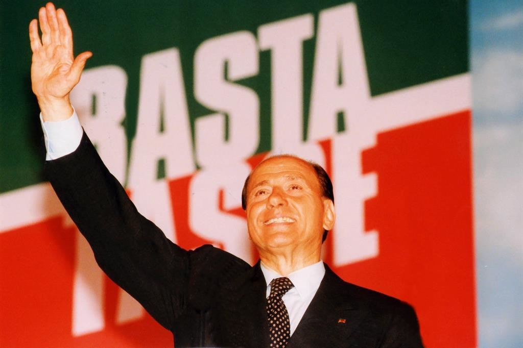 Da Mattarella a Draghi, da Prodi a Meloni: la politica ricorda il Cav.