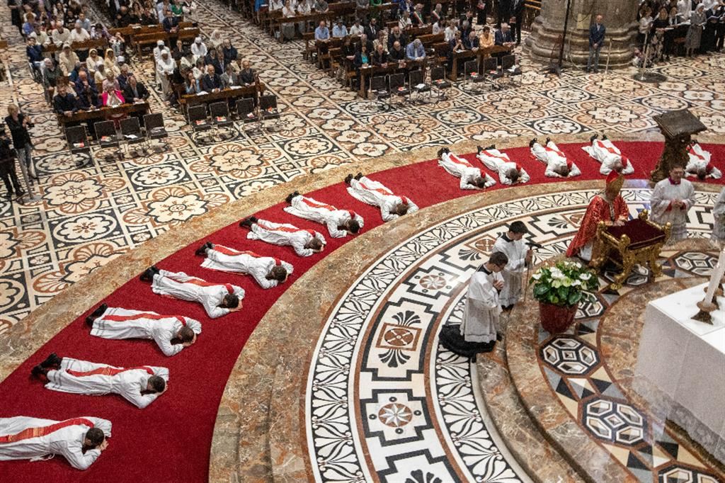 Milano: la Messa in Duomo nel corso della quale l'arcivescovo Delpini ha ordinato 15 nuovi sacerdoti
