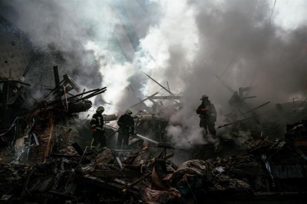 Macerie dopo un bombardamento a Zaporizhzhia
