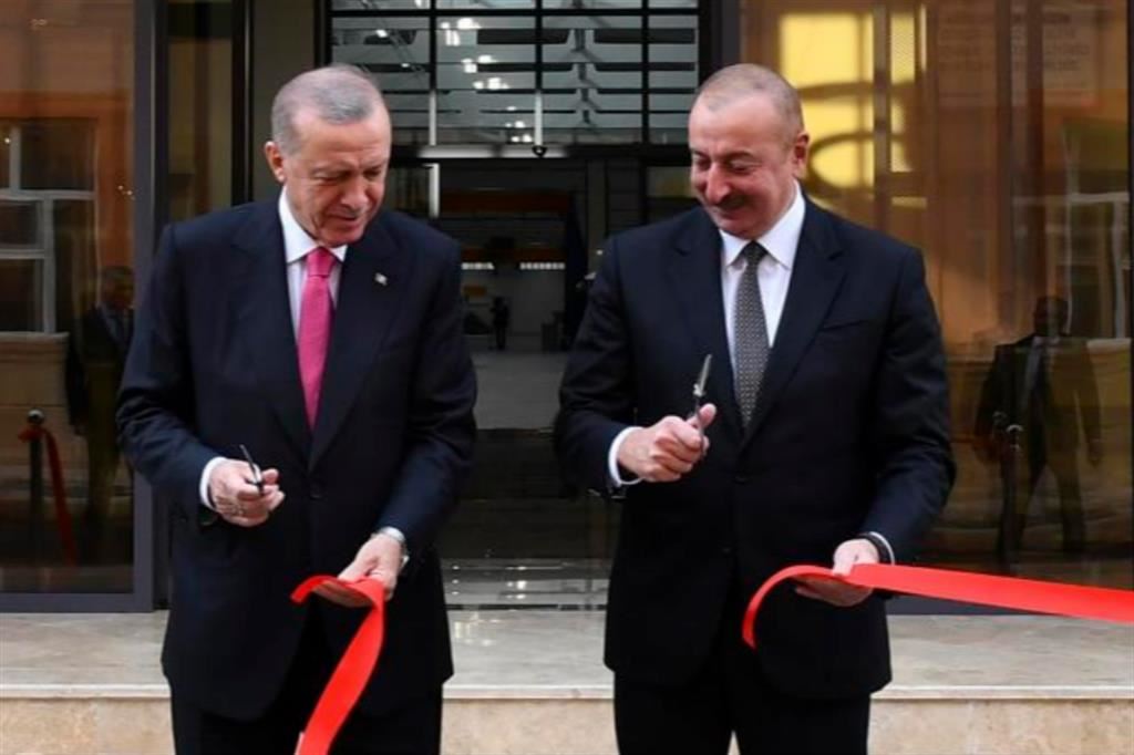 Erdogan ieri in Azerbaigian dal presidente Ilham Aliyev