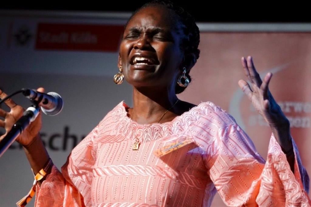 La poetessa ugandese Susan Kiguli