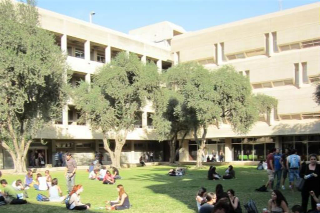 Un cortile dell'Università Ben Gurion del Neghev