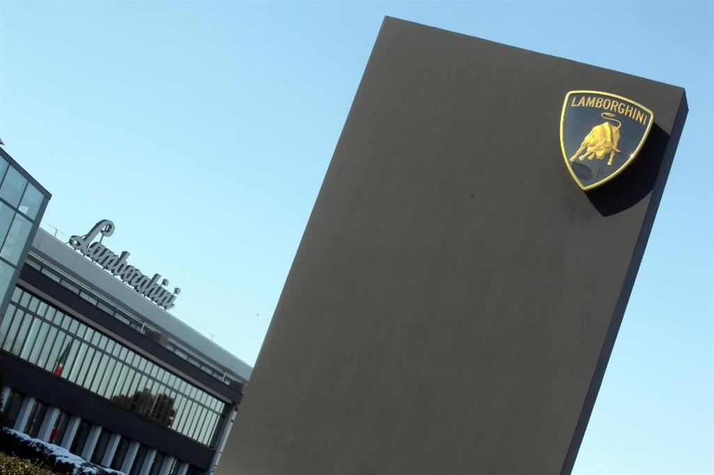Lo stabilimento della Lamborghini a Sant'Agata Bolognese dove si lavorerà quattro giorni alla settimana