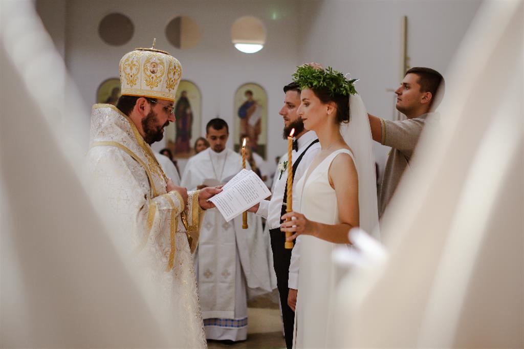 Matrimonio a Kiev tra due animatori dell'oratorio. Un segno di speranza