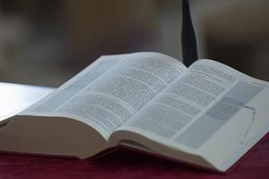 «Volgare e violenta»: lo Utah vieta la Bibbia a scuola