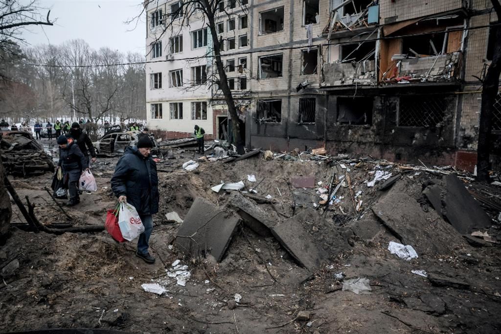 Le conseguenze dell'ultimo attacco con missili e droni a Kiev a metà dicembre