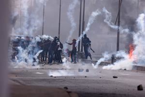 In Senegal l'opposizione scende in piazza, scontri nel cuore di Dakar