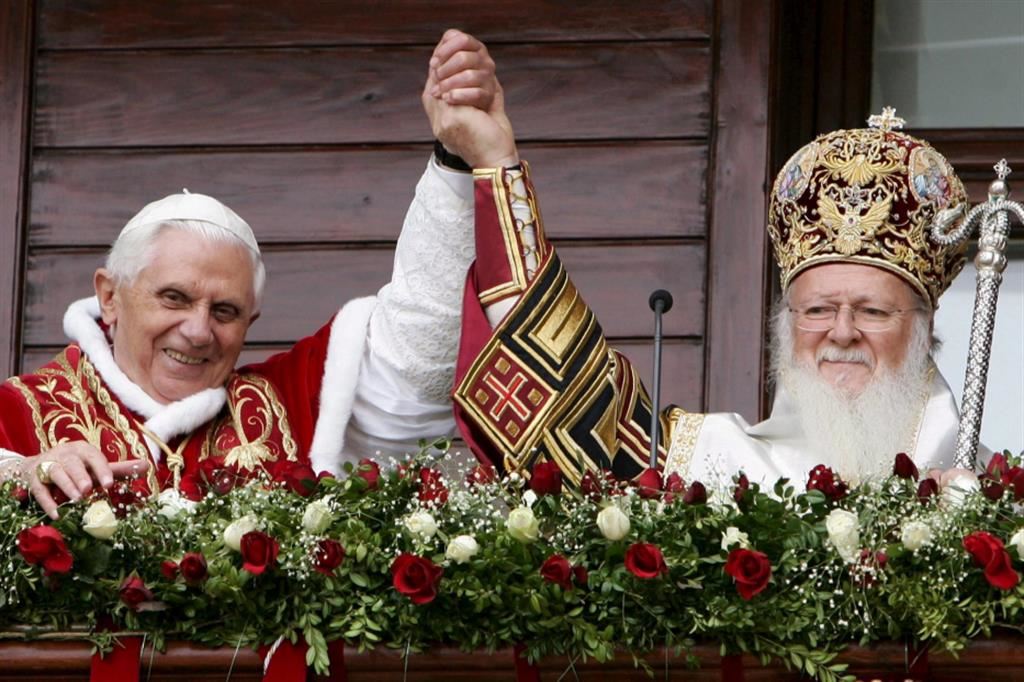 Benedetto XVI e il patriarca ecumenico di Costantinopoli, Bartolomeo I, al Fanar il 30 novembre 2006
