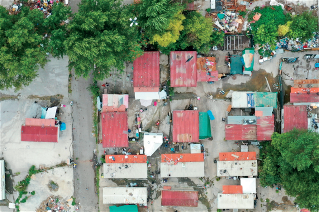Veduta aerea di una parte del campo rom di via di Salone