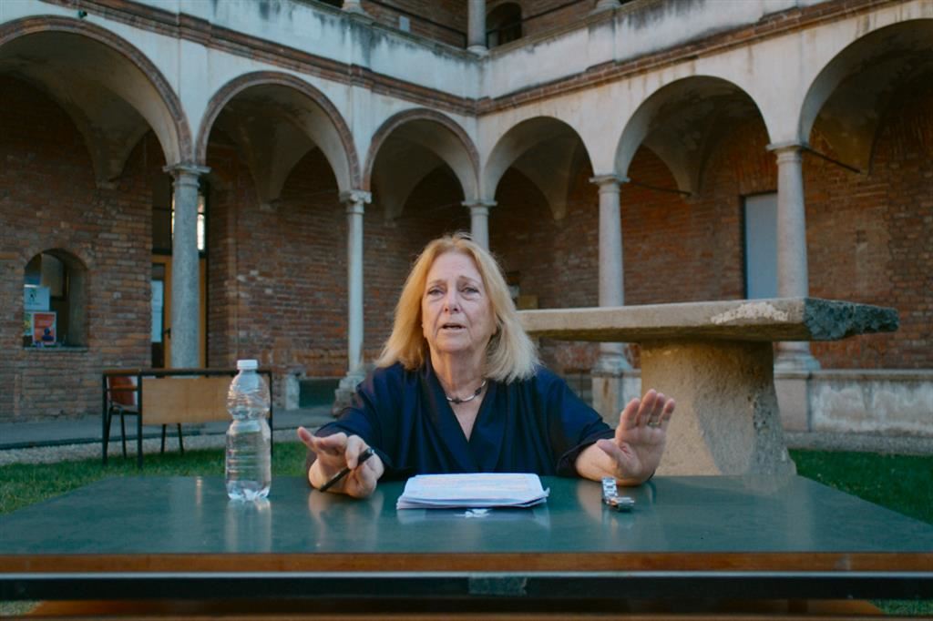 La psicoterapeuta Marina Valcarenghi nel docfilm "Il popolo delle donne" di Yuri Ancarani