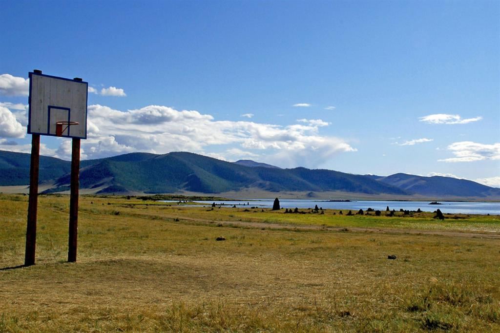 Nelle sperdute lande erbose di Terhijn Cagaan Nuur (Mongolia), foto di Roberto Cornacchia e Luca Cocchi autori del libro "Chi segna regna" (Pendragon)