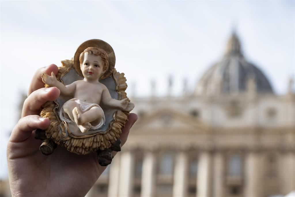 La benedizione dei bambinelli in piazza San Pietro