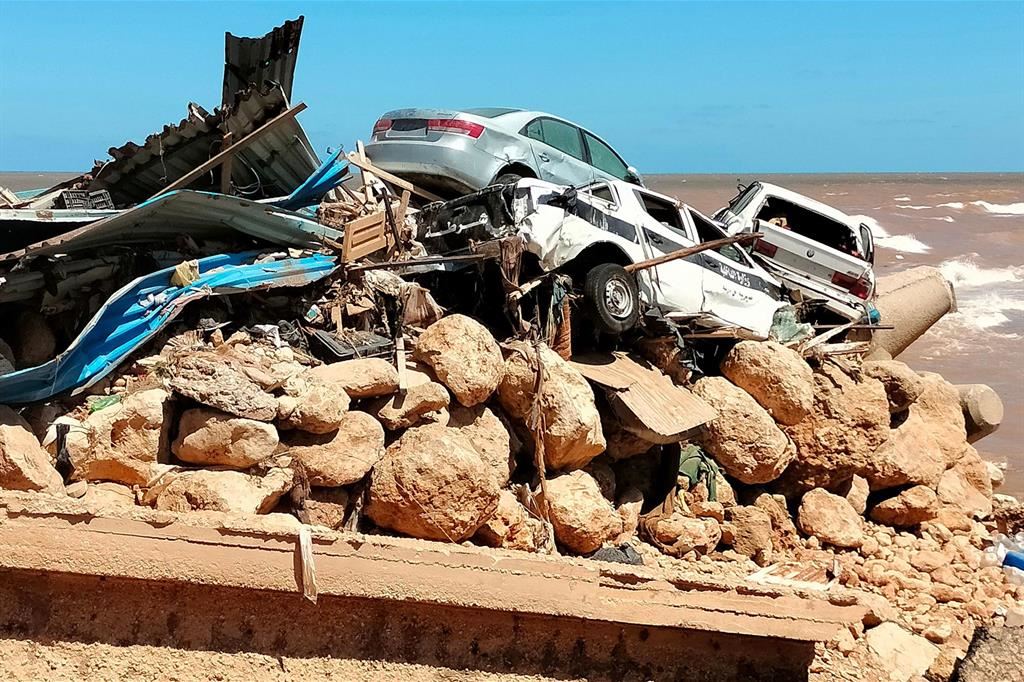 Un quartiere devastato dalla violenza dell'alluvione a Derna