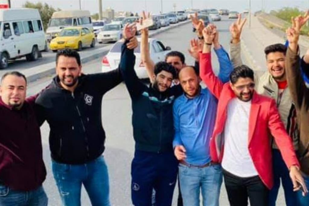 Nella foto alcuni esponenti del clan di Zawyah, tra cui (al centro) il maggiore della Guardia costiera libica al-Mmilad, detto Bija, accusati di vari traffici illeciti