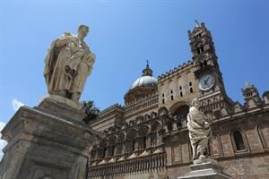A Palermo Battesimo e Cresima senza più padrini e madrine per tre anni