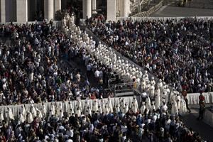La Messa di apertura presieduta dal Papa: «È un sinodo, non un parlamento»
