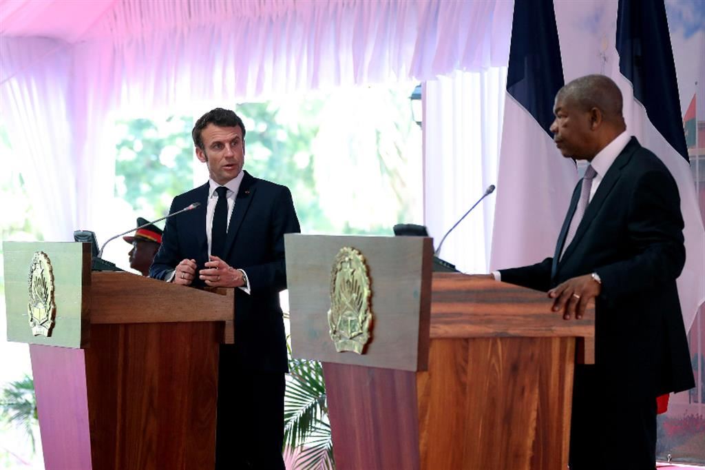 Macron in Angola con il collega Lourenço
