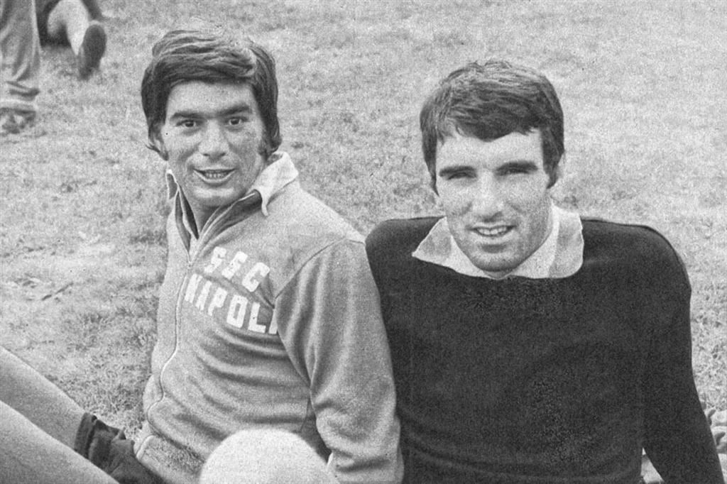 Antonio Juliano con l'amico Dino Zoff ai tempi in cui entrambi giocavano nel Napoli