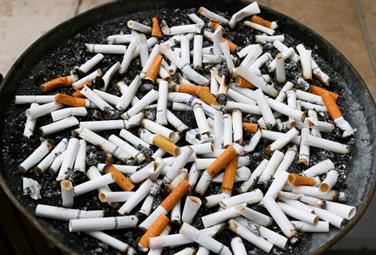 Il nuovo governo fa retromarcia, stop alla lotta al fumo