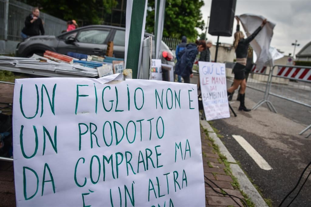 Proteste sabato scorso contro la fiera milanese "Wish for a baby"