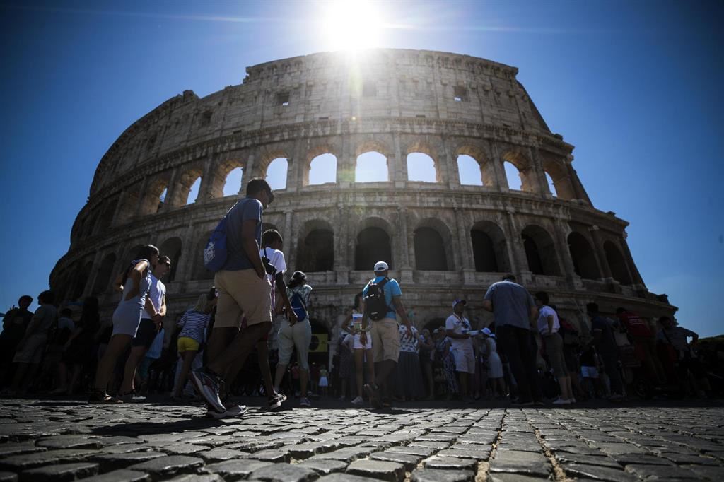 Turisti al Colosseo di Roma, il monumento più visitato al mondo