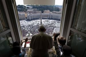 Coppie gay, sacerdozio femminile: il Papa risponde ai “dubia”