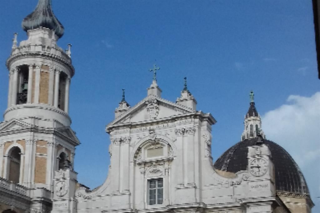 La facciata del santuario mariano di Loreto
