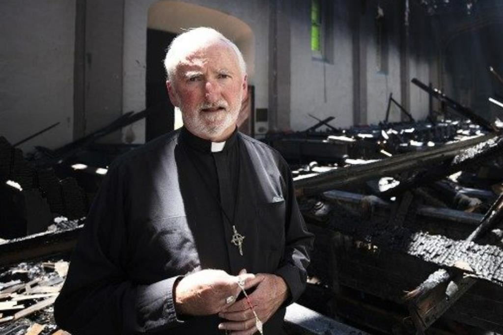 Nella foto il vescovo ausiliare di Los Angeles trovato morto David O'Connell. L'arcivescovo di Los Angeles, José H. Gomez che ha parlato di morte "inaspettata". La comunità di South LA