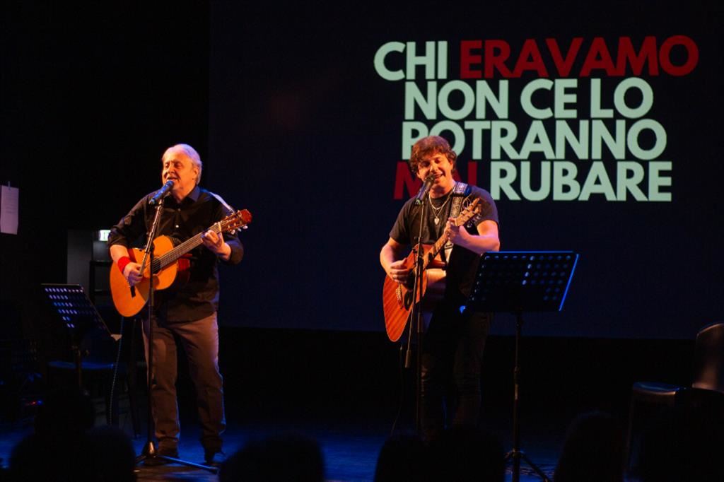 Gian Piero Alloisio e Emanuele Dabbono stasera al Teatro Rina e Gilberto Govi di Genova omaggiano il partigiano Cinefra