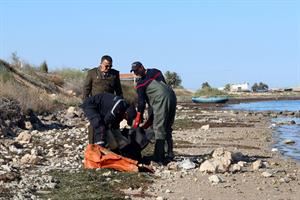 Migranti morti in mare: strage davanti alla Tunisia, che chiede aiuto alla Ue