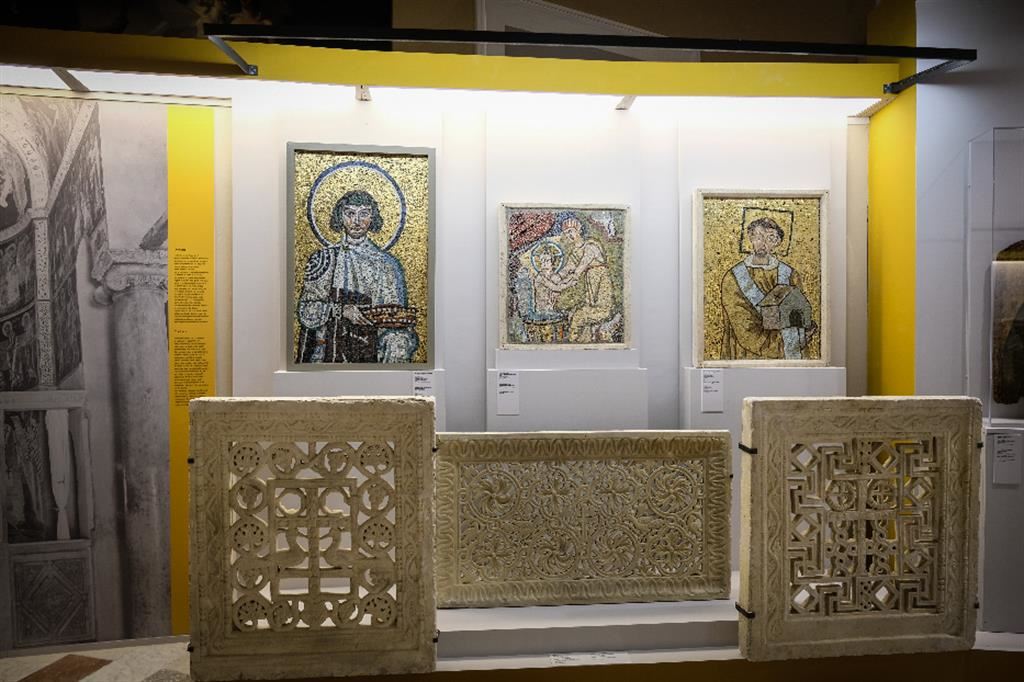 L'allestimento della mostra “Bizantini. Luoghi, simboli e comunità di un impero millenario”