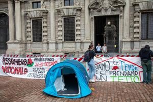 Perché gli studenti protestano in tenda nelle grandi città