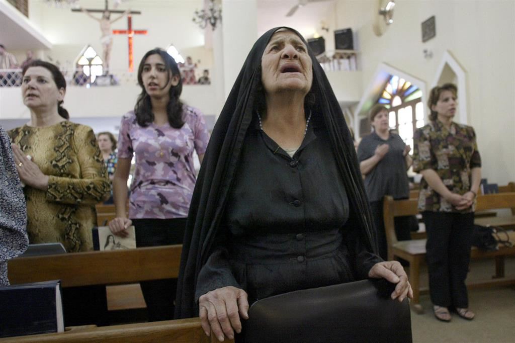 Un gruppo di donne cristiane in preghiera a Baghdad