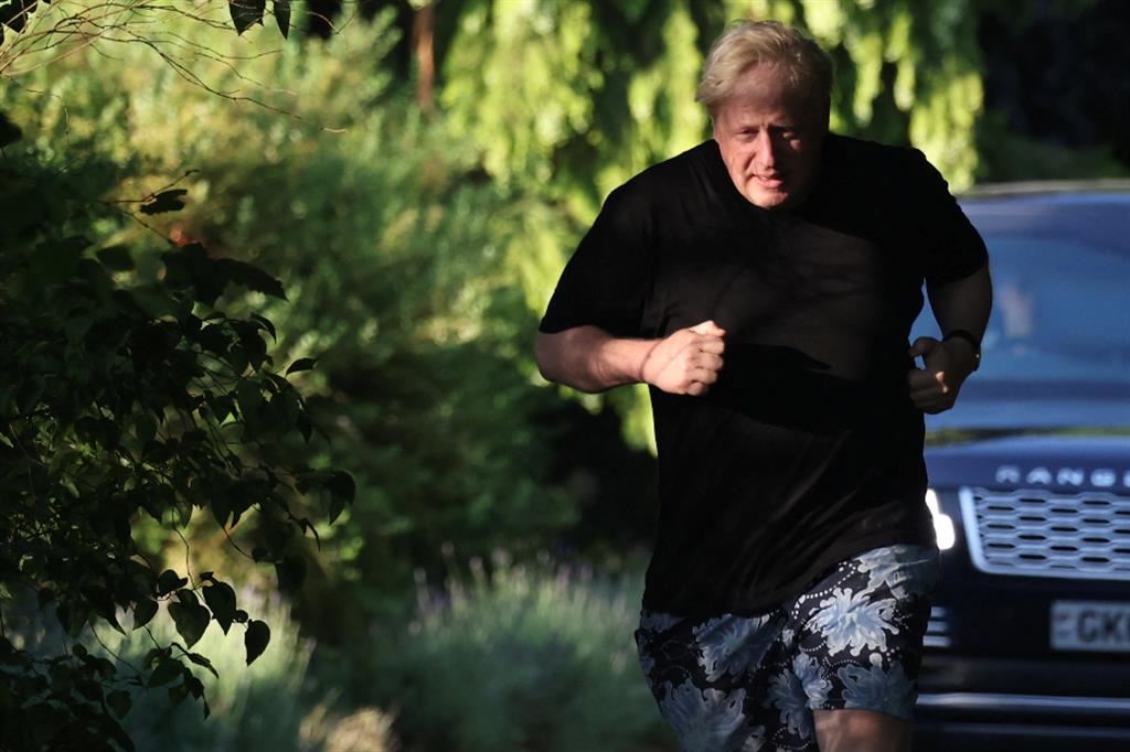 L'ex premier britannico Boris Johnson non si stanca di correre