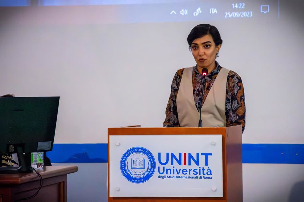 Samaneh Nasiri durante il suo intervento all'Università degli Studi Internazionali di Roma