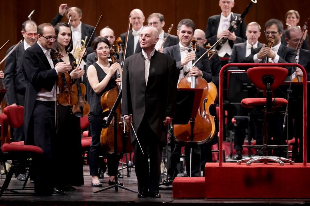 Il direttore d'orchestra Daniel Barenboim al Teatro alla Scala di Milano